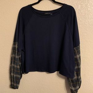 NWOT Balloon Sleeved Crop